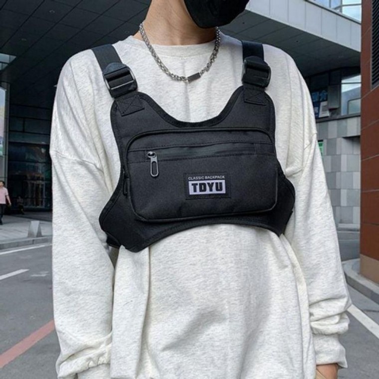 กระเป๋าคาดอกสไตล์สปอร์ต (สีดำ) ทรงเสื้อกั๊ก กระเป๋าสปอร์ต คาดอกสำหรับขี่มอเตอร์ไซค์