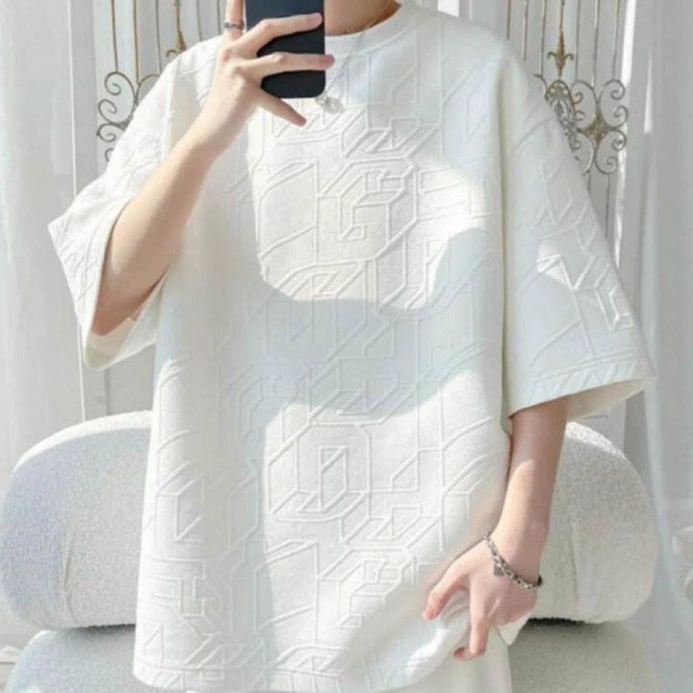 เสื้อยืดแขนสั้นแพทเทิร์นสามมิติมีเอกลักษณ์สำหรับผู้ชาย