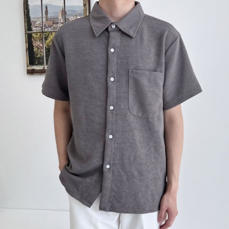 เสื้อเชิ้ตแขนสั้นผู้ชายลายทางแนวนอน แต่งกระเป๋า สำหรับฤดูร้อน