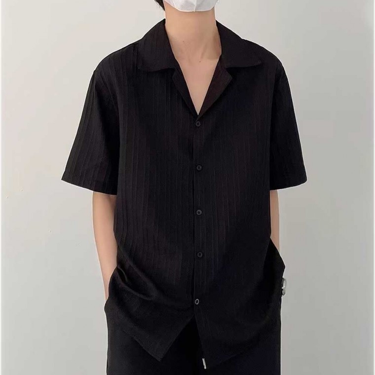 เสื้อเชิ้ตแขนสั้นคอปกเปิดสำหรับผู้ชาย สไตล์เบสิคสำหรับออกเดท ใส่ได้ตลอดวัน