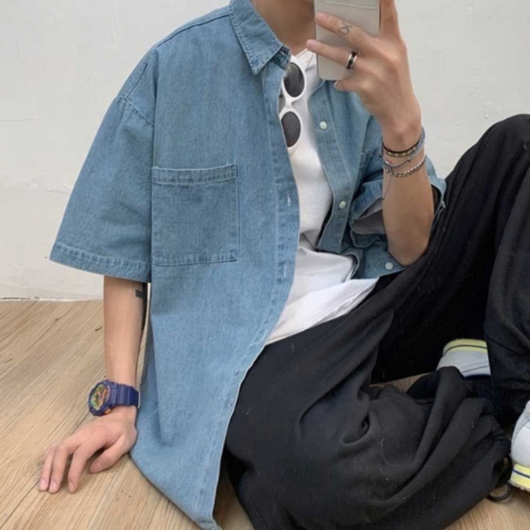เสื้อเชิ้ตยีนส์เดนิมแขนสั้นผู้ชายสำหรับไปเที่ยว แฟชั่นสนามบิน