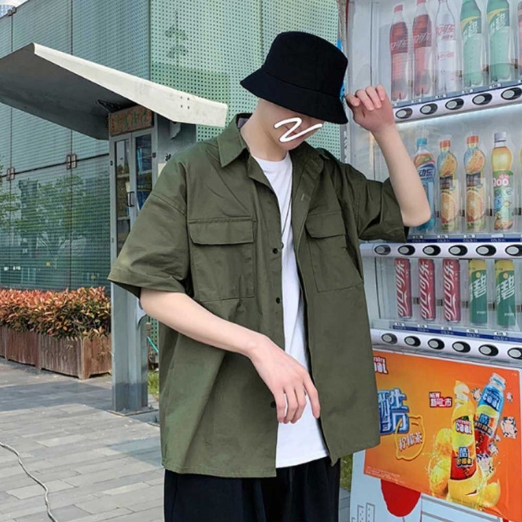 เสื้อเชิ้ตแขนสั้นทรงแจ็คเก็ตแต่งกระเป๋าสำหรับผู้ชาย สไตล์ออกเดท/ไปเที่ยว