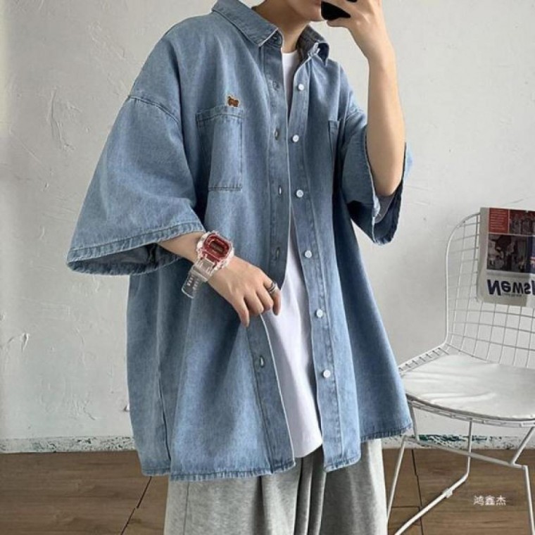 เสื้อเชิ้ตยีนส์เดนิมแขนสั้นทรงโอเวอร์ไซส์ไซส์ใหญ่ สไตล์มินิมอล