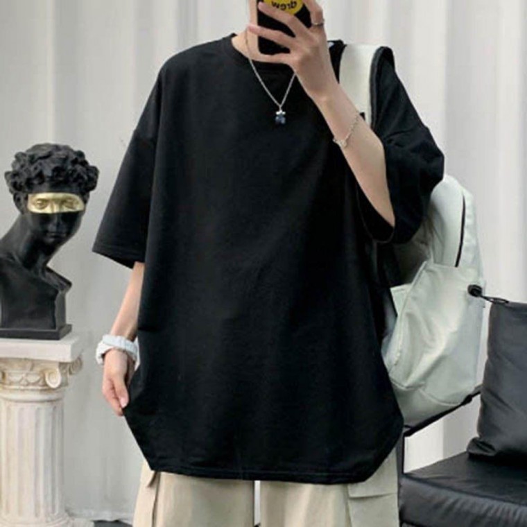 เสื้อยืดแขนสั้นผู้ชายทรงโอเวอร์ไซส์สีพื้นคอกลม/คอวี สไตล์แคชชวล