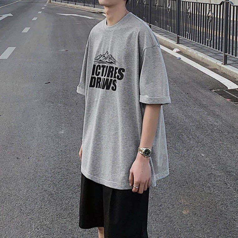 เสื้อยืดแขนสั้นผู้ชายสกรีนตัวอักษรใหญ่ (Big Lettering) สำหรับเดลี่ลุค