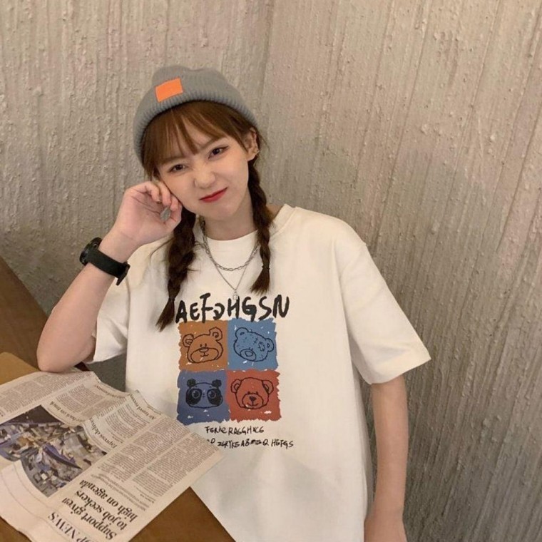 เสื้อยืดแขนสั้นพิมพ์ลายน้องหมีทรงโอเวอร์ไซส์น่ารักสไตล์นักเรียนโมเดิร์น
