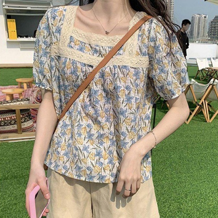 เสื้อยืดแขนสั้นลายดอกไม้คอสี่เหลี่ยมสำหรับผู้หญิง 1 ชิ้น สำหรับใส่ประจำวันในฤดูร้อน