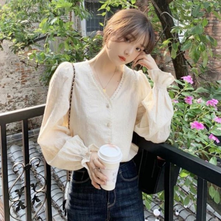 เสื้อเบลาส์แขนพองผู้หญิง