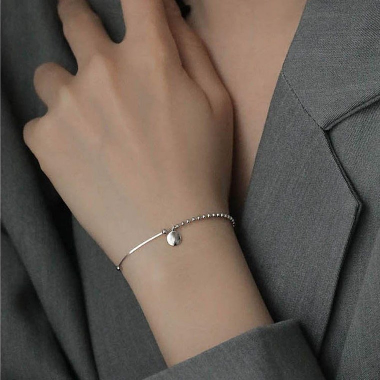 เครื่องประดับผู้หญิง แฟชั่นมินิมอลสำหรับใส่ประจำวัน กำไลข้อมือทำให้ข้อมือดูเล็ก ลูกปัดหินธรรมชาติ กำไลข้อเท้าประดับไข่มุก