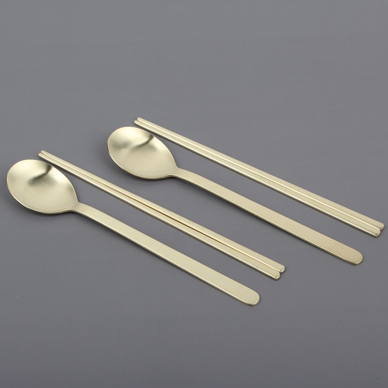 ชุดช้อนตะเกียบ Royal Titanium 2 คู่ (สำหรับ 2 คน)