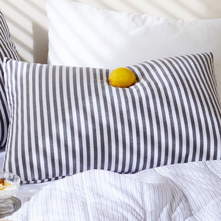 ปลอกหมอน Happy Pini Cana Stripe Yarn-Dyed Ripple Quilted 50x70 ซม. (สีดำ) (ไม่รวมไส้หมอน)