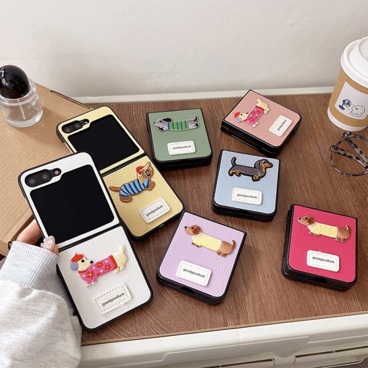เคส Z Flip Smoky Dog Embroidery Leather Pattern สำหรับ Galaxy Z Flip3 Z Flip4 Z Flip5 Z Flip6
