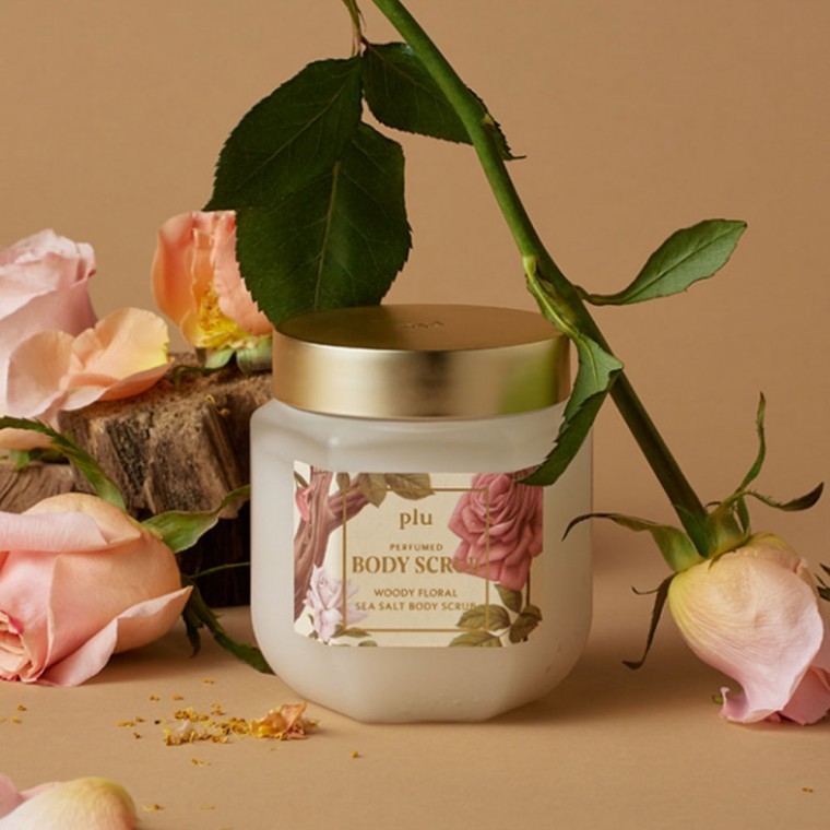 สครับผิวกาย Plu Perfumed Sea Salt 500มล.