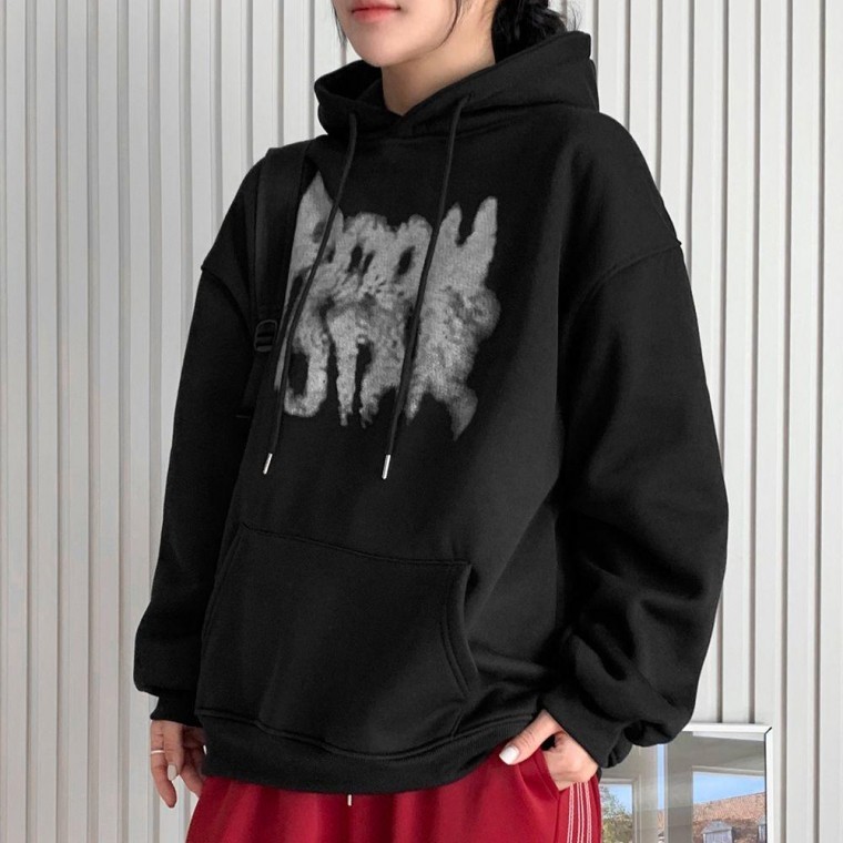 เสื้อฮู้ดผ้าฟลีซสำหรับผู้หญิง ลายกราฟฟิตี้แบบใหม่ มีขนด้านใน เสื้อยืดสำหรับผู้หญิง สำหรับฤดูใบไม้ร่วง ใส่ได้ทั้งชายและหญิง