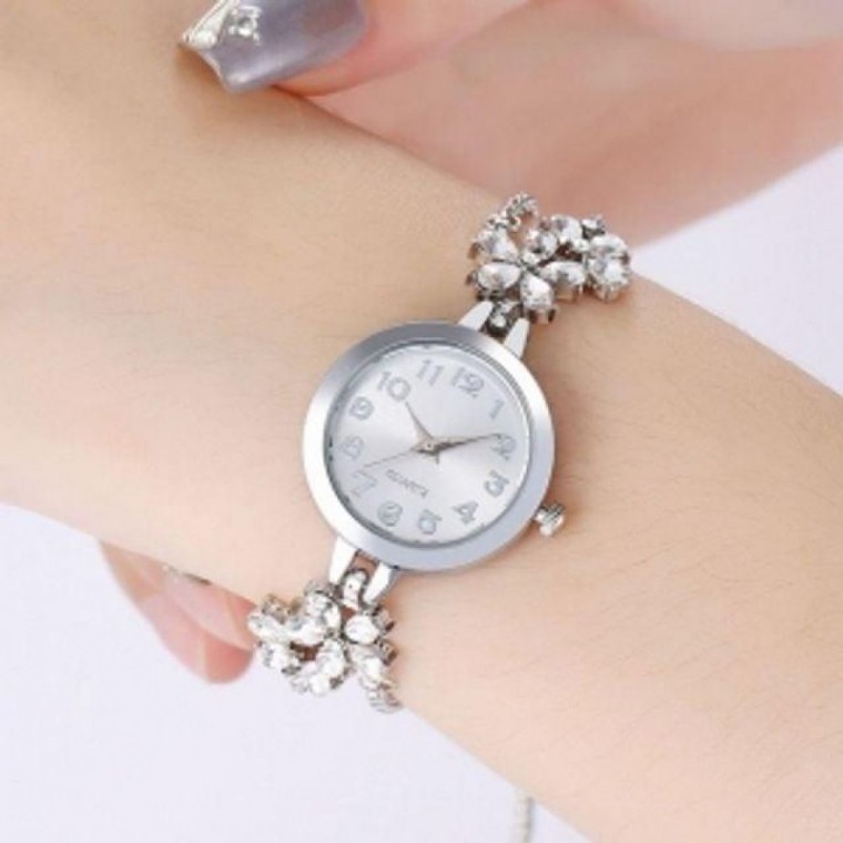 นาฬิกาข้อมือผู้หญิง Daisy Slide (สีเงิน) แฟชั่น
