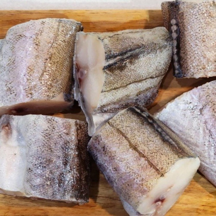 ปลาโคดาริหั่นชิ้น 1kg หนึบหนับ ปลา Pollack สดสำหรับโคดาริจิม