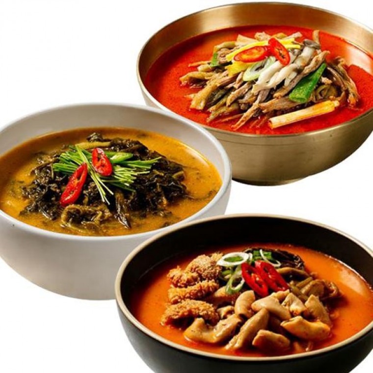 ชุดหม้อไฟสำเร็จรูป 3 ชนิด ชนิดละ 2 ซอง (รวม 6 ซอง: ซุปเนื้อเผ็ด ซุปเครื่องในวัว ซุปปลาช่อน)