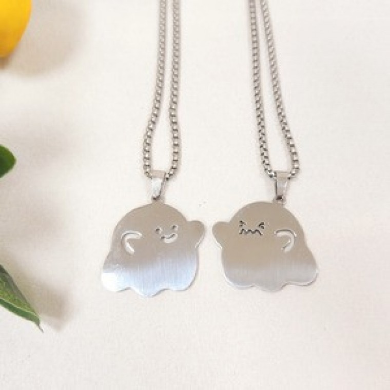 ชุดสร้อยคอ Hug Me Ghost