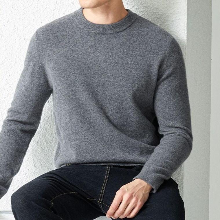 เสื้อไหมพรมแขนยาวคอกลมทรง Regular Fit สำหรับผู้ชาย