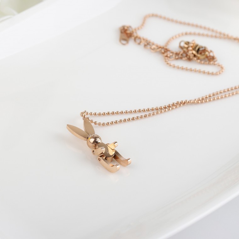 สร้อยคอเหล็กสแตนเลสสตีล จี้กระต่ายจิ๋วสีทองโรสโกลด์แอนทีค TN030N