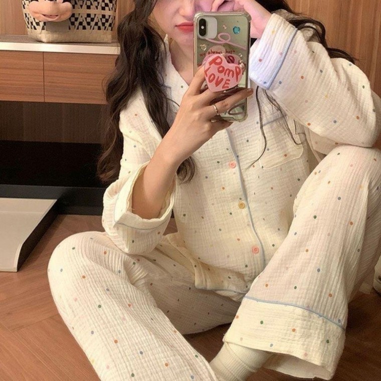 ชุดนอนแขนยาวสำหรับผู้หญิง 2 แบบ ชุดเสื้อและกางเกง