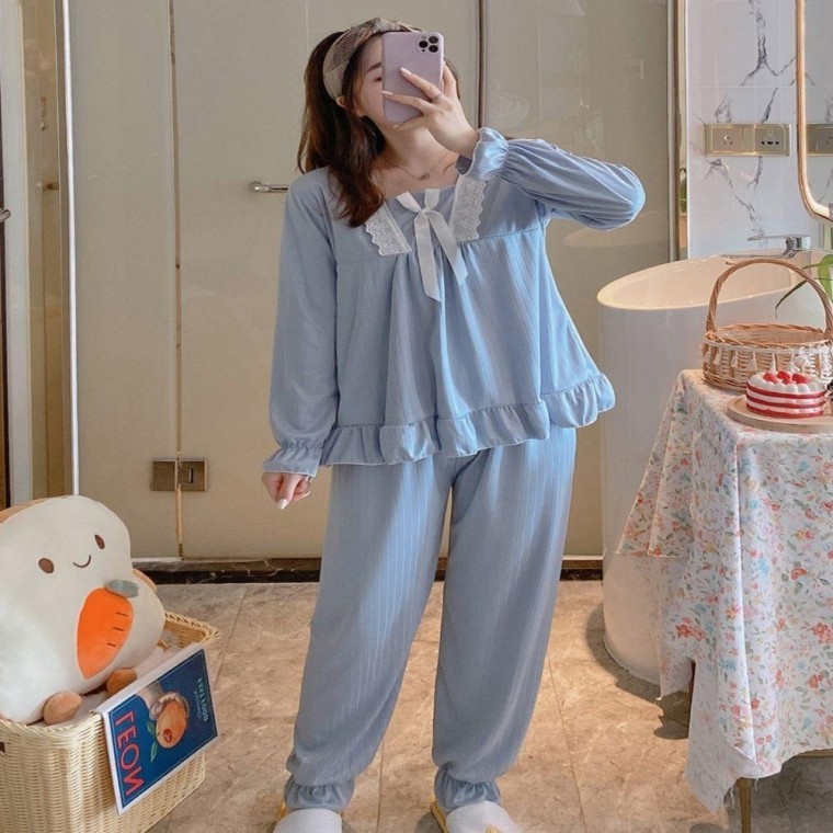 ชุดนอนแขนยาวสำหรับผู้หญิง ชุดใส่นอนลายลูกไม้สี่เหลี่ยม