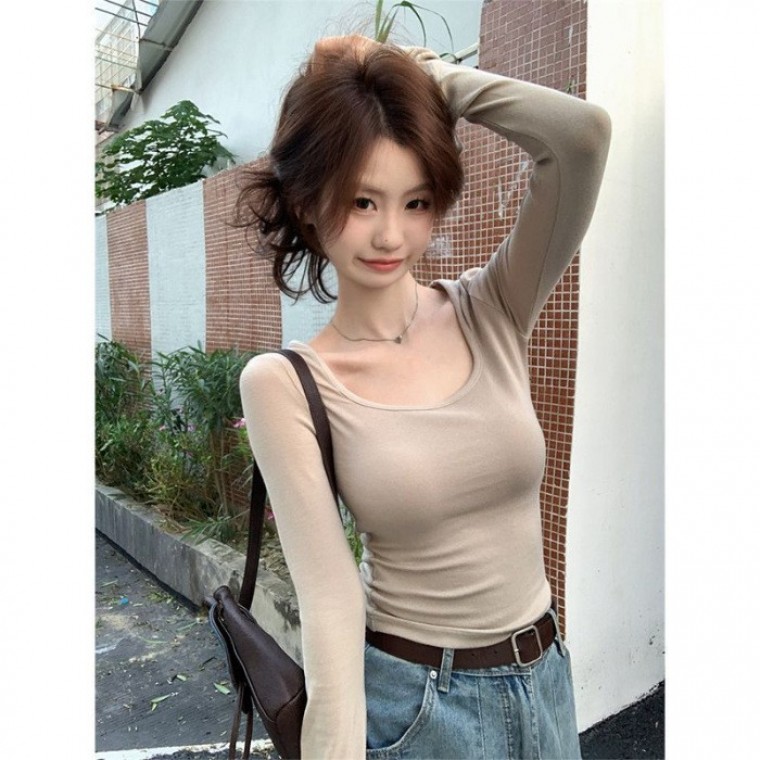 เสื้อยืดแขนยาว คอเหลี่ยม ทรงเข้ารูป ใส่สบาย ประจำวัน (Slim Fit Square Neck T-shirt)