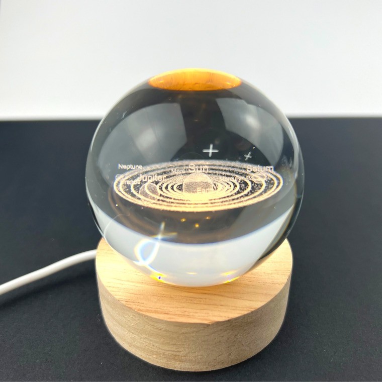 1+1 โคมไฟตั้งโต๊ะรูปดวงดาวในระบบสุริยะเชื่อมต่อ USB