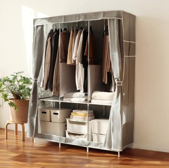 ตู้เสื้อผ้าชั่วคราวสไตล์โมเดิร์น