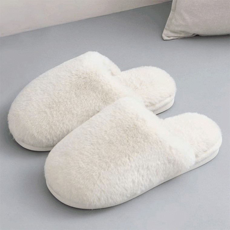 รองเท้าสลิปเปอร์ขนฟูนุ่ม อุ่นสบาย คู่รัก (1 แถม 1)