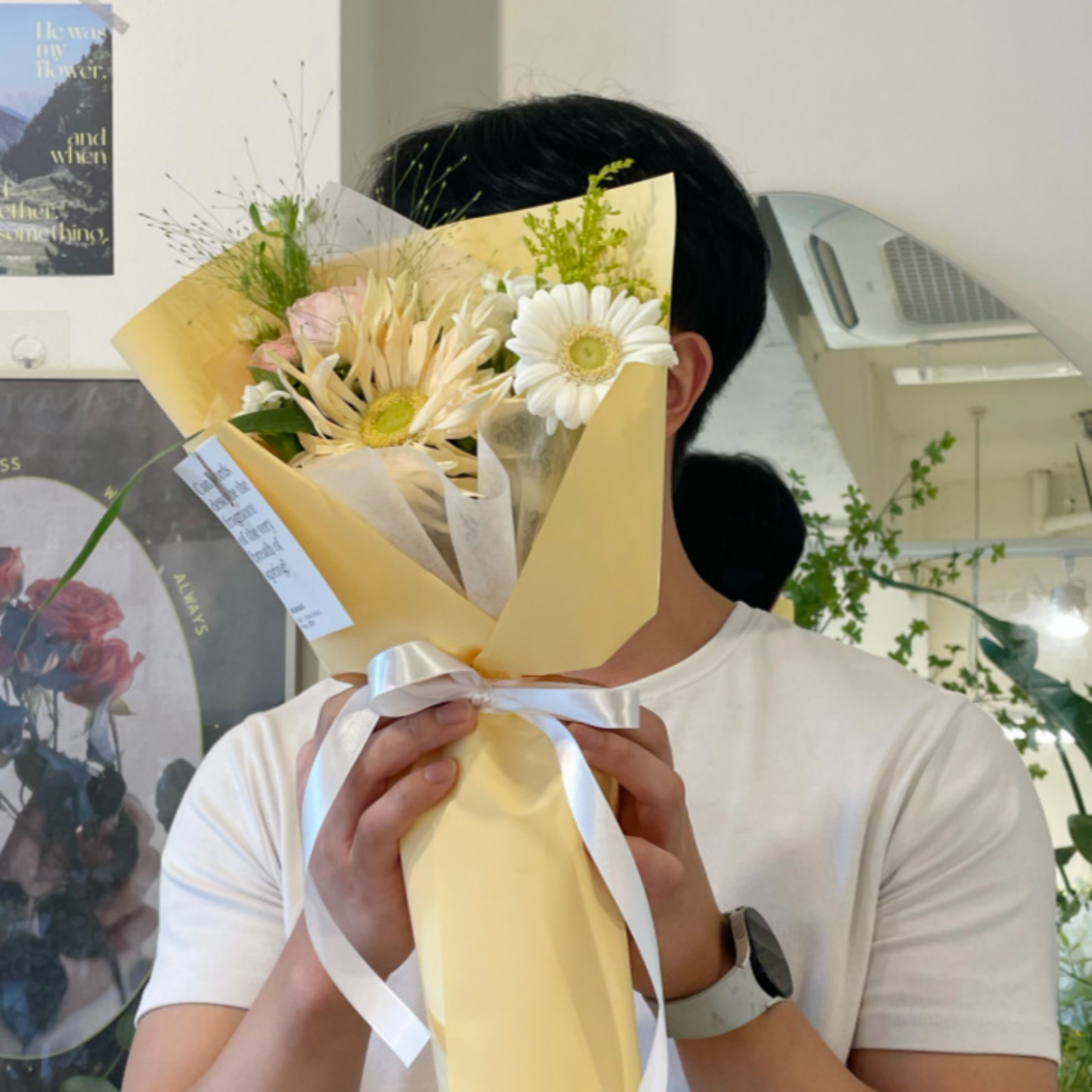 ช่อดอกไม้สดสีเหลือง