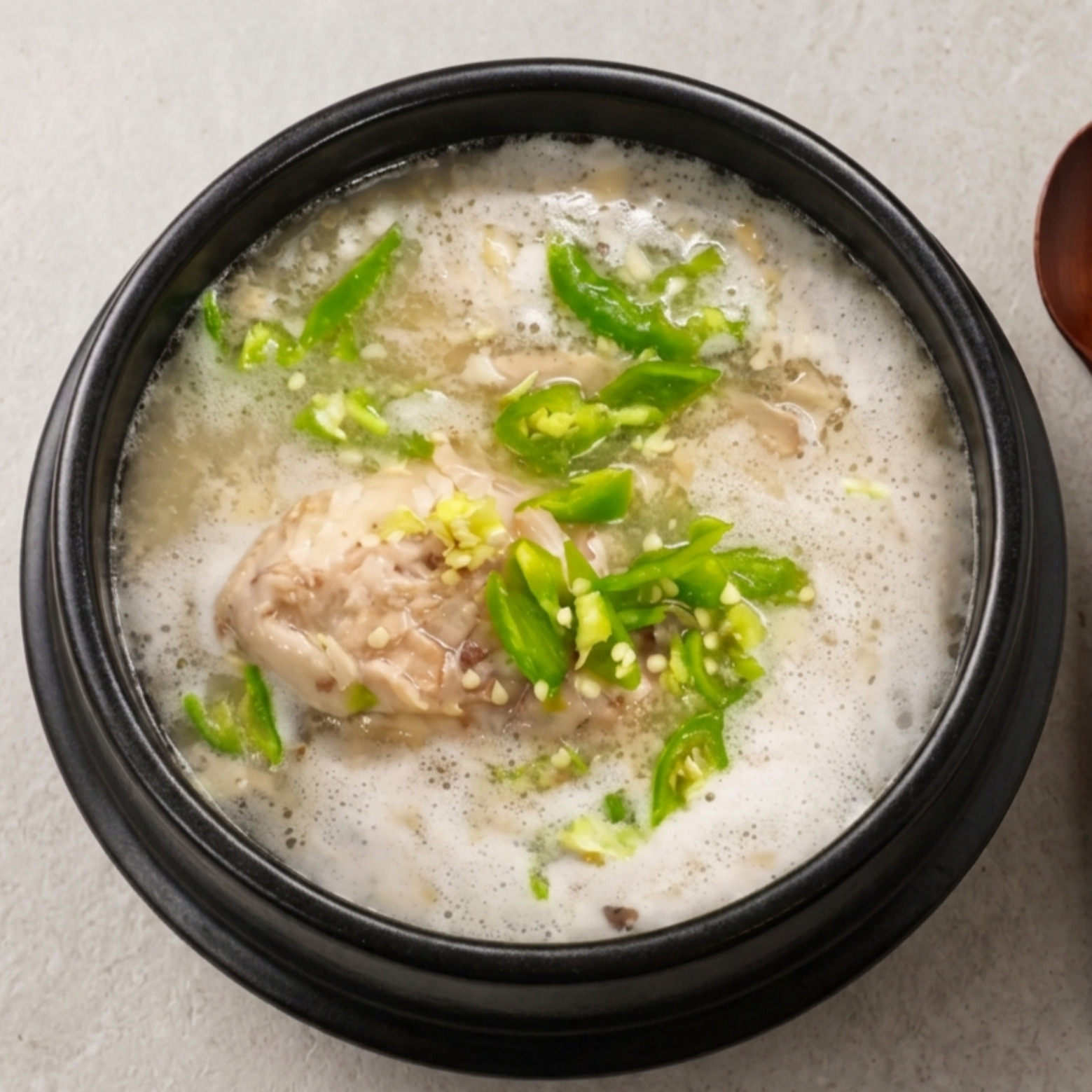ซัมเกทัง (ไก่ตุ๋นโสมเกาหลี) เมนูบำรุงสุขภาพตัวแทนฤดู